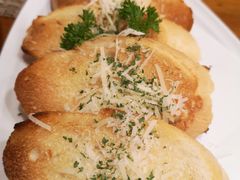 -Chom Cafe and Restaurant