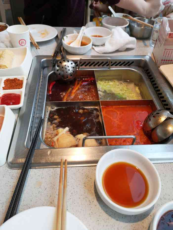 海底捞火锅(青浦宝龙店)-"吃饭,但是衣服上面有油,店里面有没有去油.