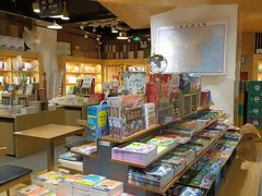 -新华里咖啡书吧(新华书店小寨店)