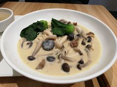 奶香菇菇盖浇饭-轻蔬不用等·素食(江苏路店)