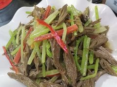 -大锅大灶柴火鸡鱼