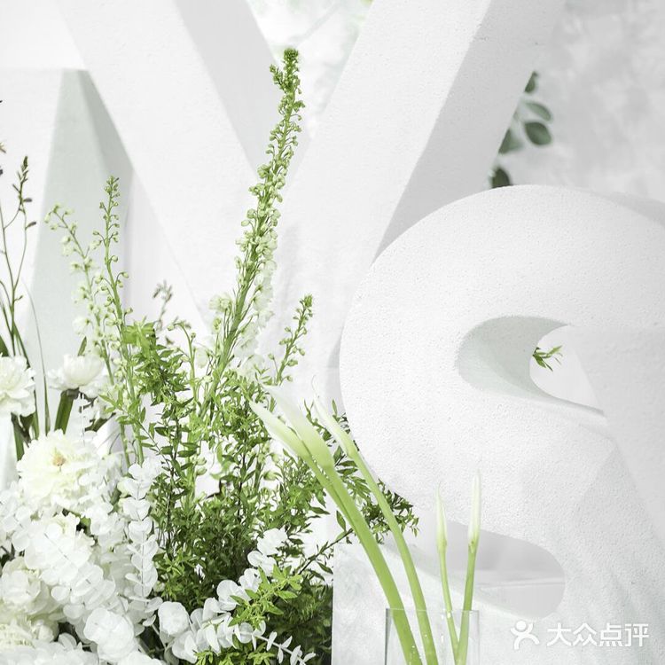 最受欢迎的韩式白绿色婚礼