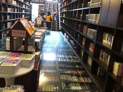 -钟书阁(松江泰晤士小镇店)