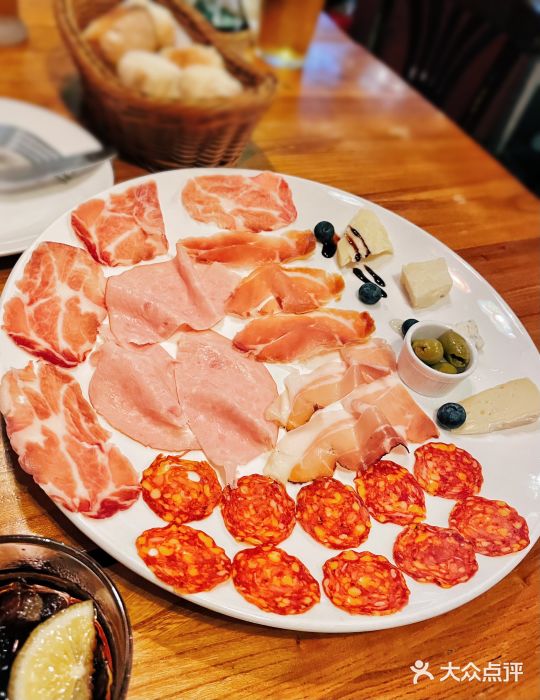 La Vite意大利餐厅酒馆(乌鲁木齐店)意大利传统混合冷肉拼盘图片