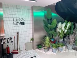 -LESSMORE科技头皮理容中心