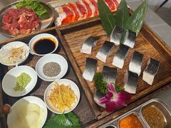 -围炉肉舍•炭烤活鳗•丹东海鲜烤肉(步行街店)