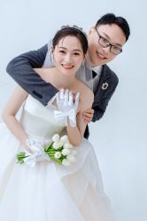 -雪中彩影婚纱摄影·微光艺术中心