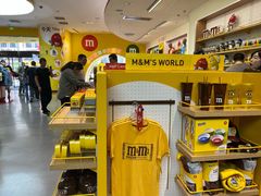 -m豆巧克力世界(上海世茂广场店)