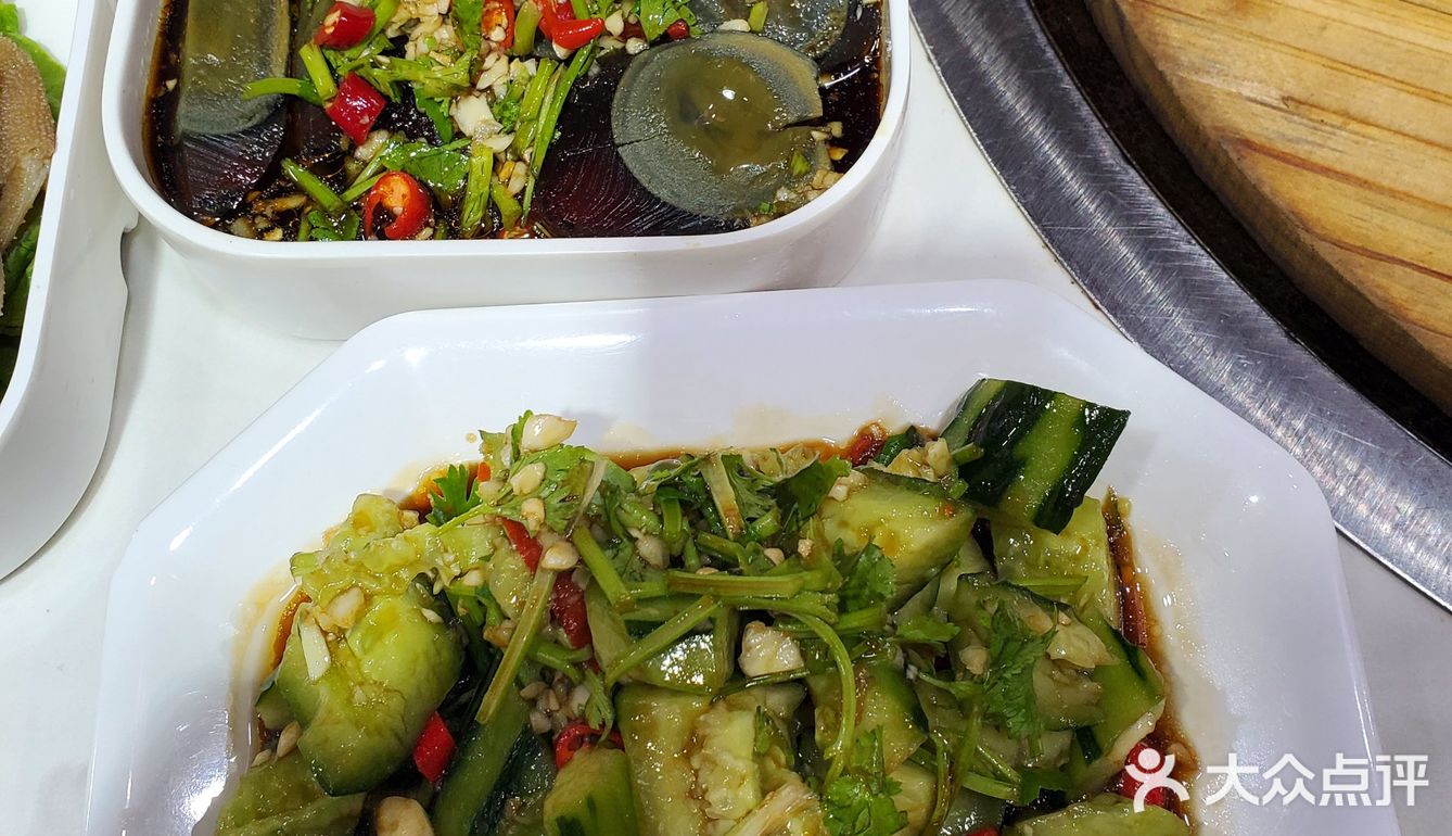 点了他家的招牌地锅鸡，确实很不错