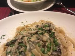 松露意大利宽面配菌菇-WOLFGANG PUCK KITCHEN & BAR(迪士尼小镇店)