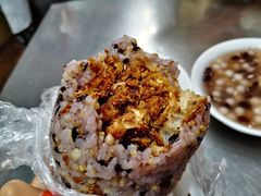 早点的蒸饭包油条-芳婆糕团店(王府大街店)
