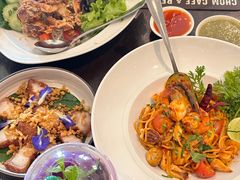 -Chom Cafe and Restaurant