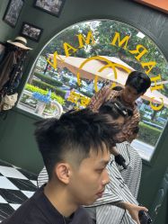 -查尔曼男士理发馆