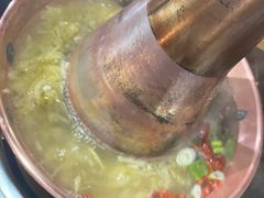 -果松木炭酸菜铜火锅·外婆参鸡汤