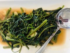 -Chom Cafe and Restaurant