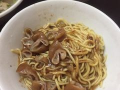-松树干拌面店