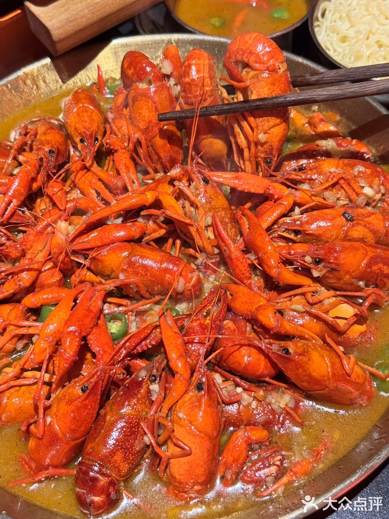 成都人私藏30年的烧烤顶流！小龙虾比手掌大，一口沦陷🤯 