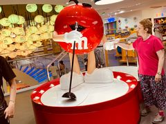 -m豆巧克力世界(上海世茂广场店)