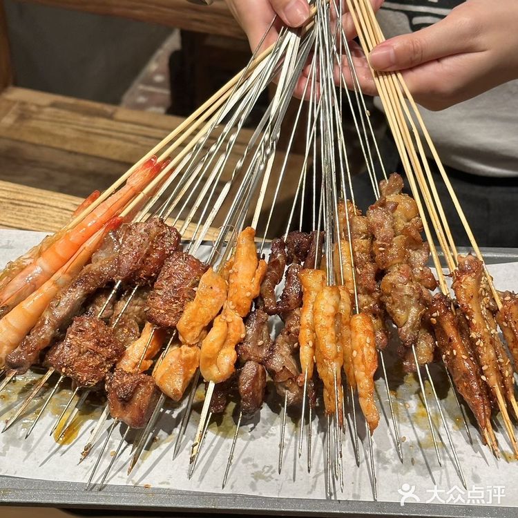 氛围感满满的烧烤店🍢人间烟火味浓‼️