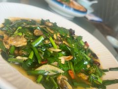 韭菜河蚌-新天明砂锅鱼头煲