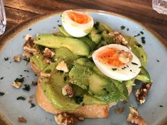 牛油果煮蛋吐司-RAC BAR(安福路店)