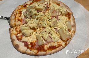 Pineapple Ham Pizza