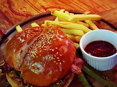 牛肉汉堡-羽深肉铺 Steak & Wine
