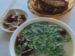 -洪峰浩老北京烧饼夹肉(角门路店)