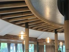 -茅草房·河畔园林火锅