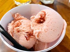 草莓冰淇淋-BINGO COFFEE宾果彩咖(大东方店)