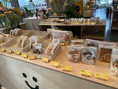 面包甜点陈列柜-dotcom coffee古点咖啡(致真大厦店)