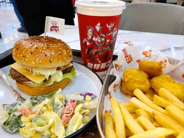 奥特曼之堡旗舰店(台东店)-"妈呀我也是醉了[偷笑]现在的商家真是大脑