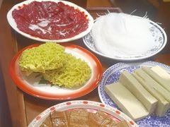 -沸炉重庆老火锅(军事博物馆店)