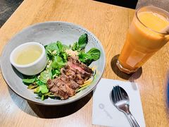 泰式煎牛肉泰碗配绿咖喱酱-Wagas沃歌斯(太古汇店)