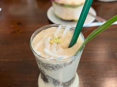 -Chom Cafe and Restaurant