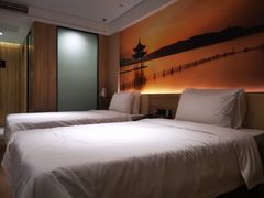 -杭州西湖湖滨银泰亚朵酒店