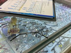 -三叶眼镜城批发市场(上海火车站店)