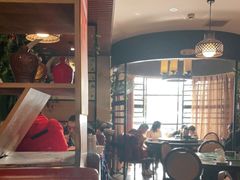 大堂-醉美东江·三文鱼·烧鸡公