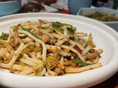 -魏铭鱼头捞饭(晋阳路店)