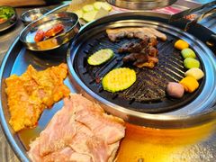 -哈哈碳都·牛肋条无限自助烤肉(台江万达店)