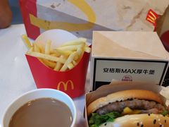 安格斯MAX厚牛培根堡中套-麦当劳(田林好又多店)