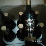 红酒     亲密拥抱