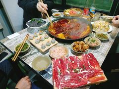 -渝嘴小老弟老火锅(华新村店)