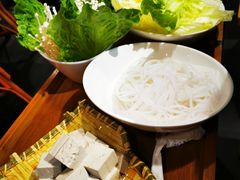 -野山舂·贵州现舂酸汤火锅(鸿通城店)