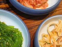 -明洞阿姨·韩式酱蟹烤肉·创意料理(三元桥店)