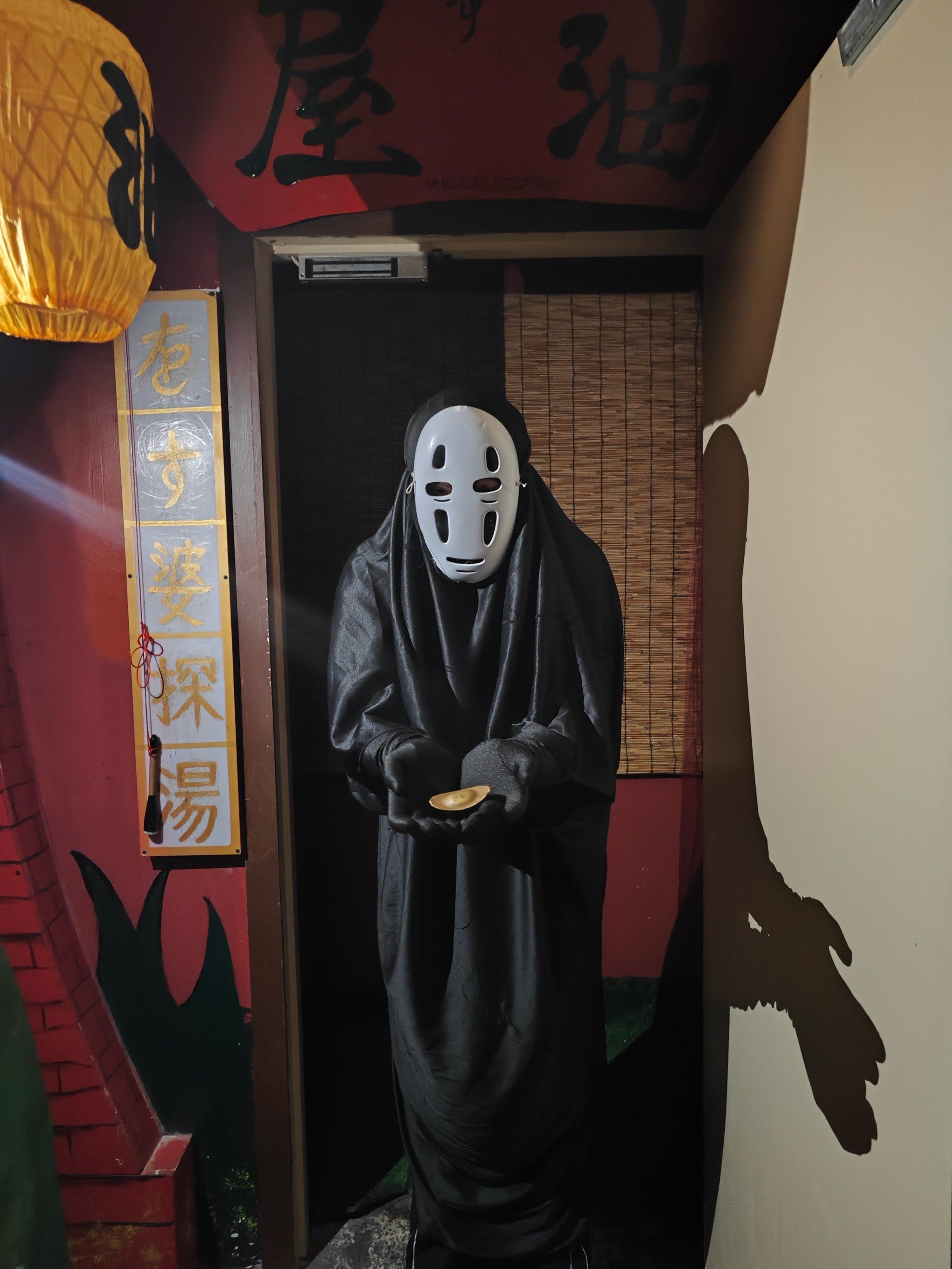 这无脸男怎么这么奇怪?