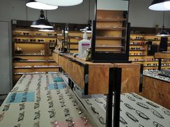 -罗伯特眼镜·蔡司官方授权(罗湖国贸店)