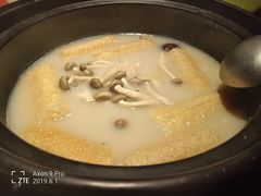 -洪氏嗨捞·广东猪肚鸡·椰子鸡火锅(西咸万象城店)