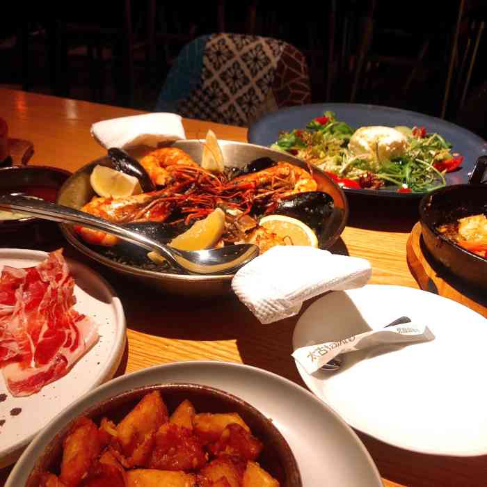 caliente 腻歪-"意外之喜的小餐厅 位置在草场,应该刚开.