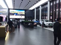 -上海华裕比亚迪4S店